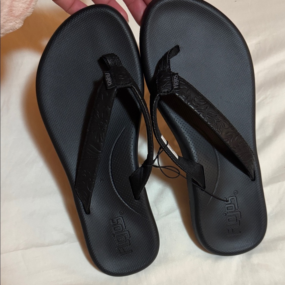 FLOGO Black Flip Flops